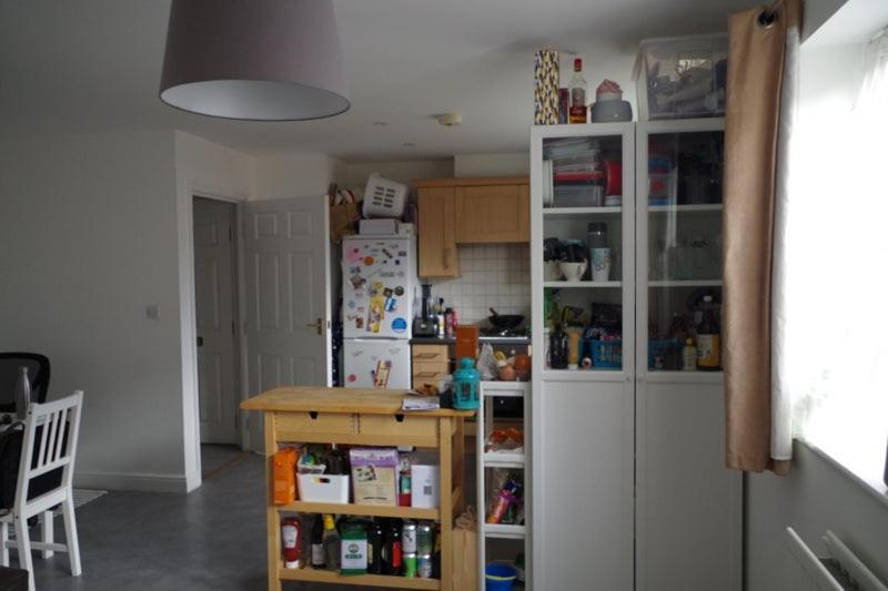 Bright, Chilled Ensuite Db Room In A Shared Flat! Лондон Екстериор снимка