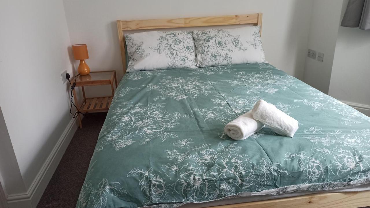Bright, Chilled Ensuite Db Room In A Shared Flat! Лондон Екстериор снимка