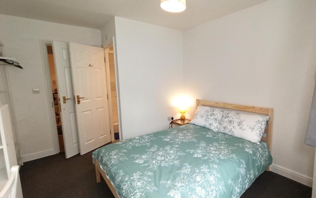 Bright, Chilled Ensuite Db Room In A Shared Flat! Лондон Екстериор снимка