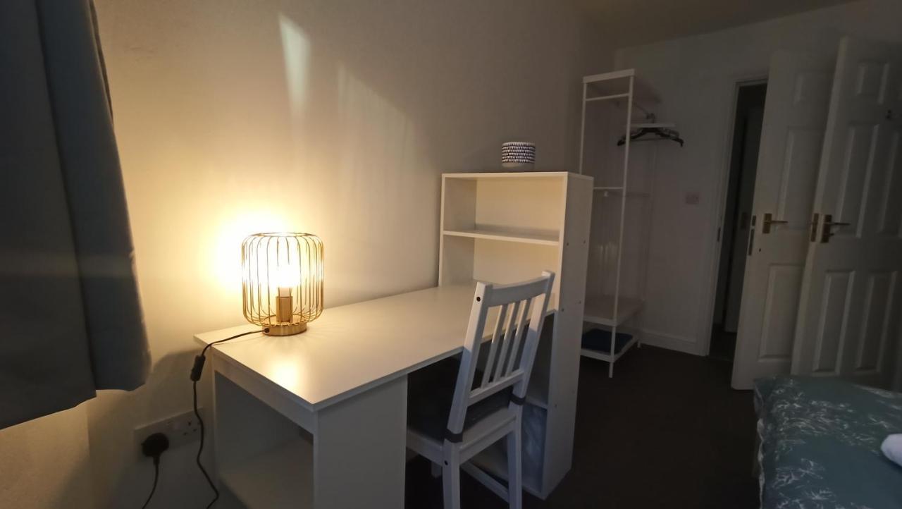 Bright, Chilled Ensuite Db Room In A Shared Flat! Лондон Екстериор снимка
