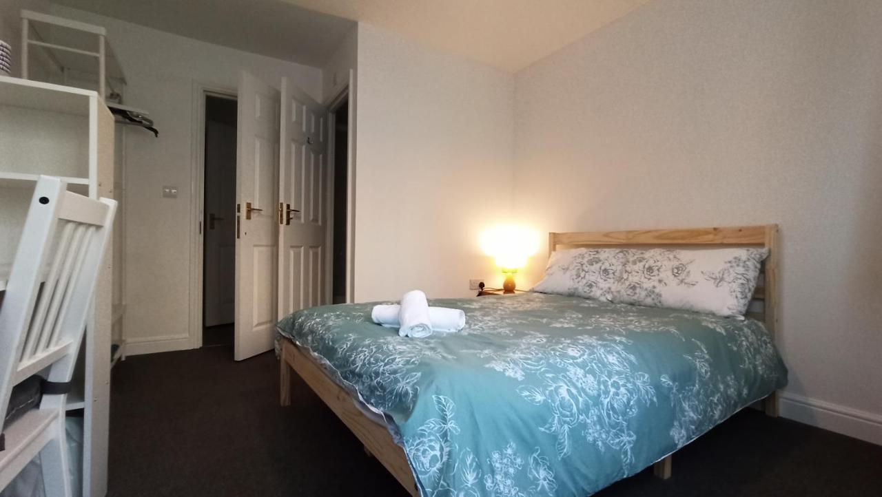 Bright, Chilled Ensuite Db Room In A Shared Flat! Лондон Екстериор снимка
