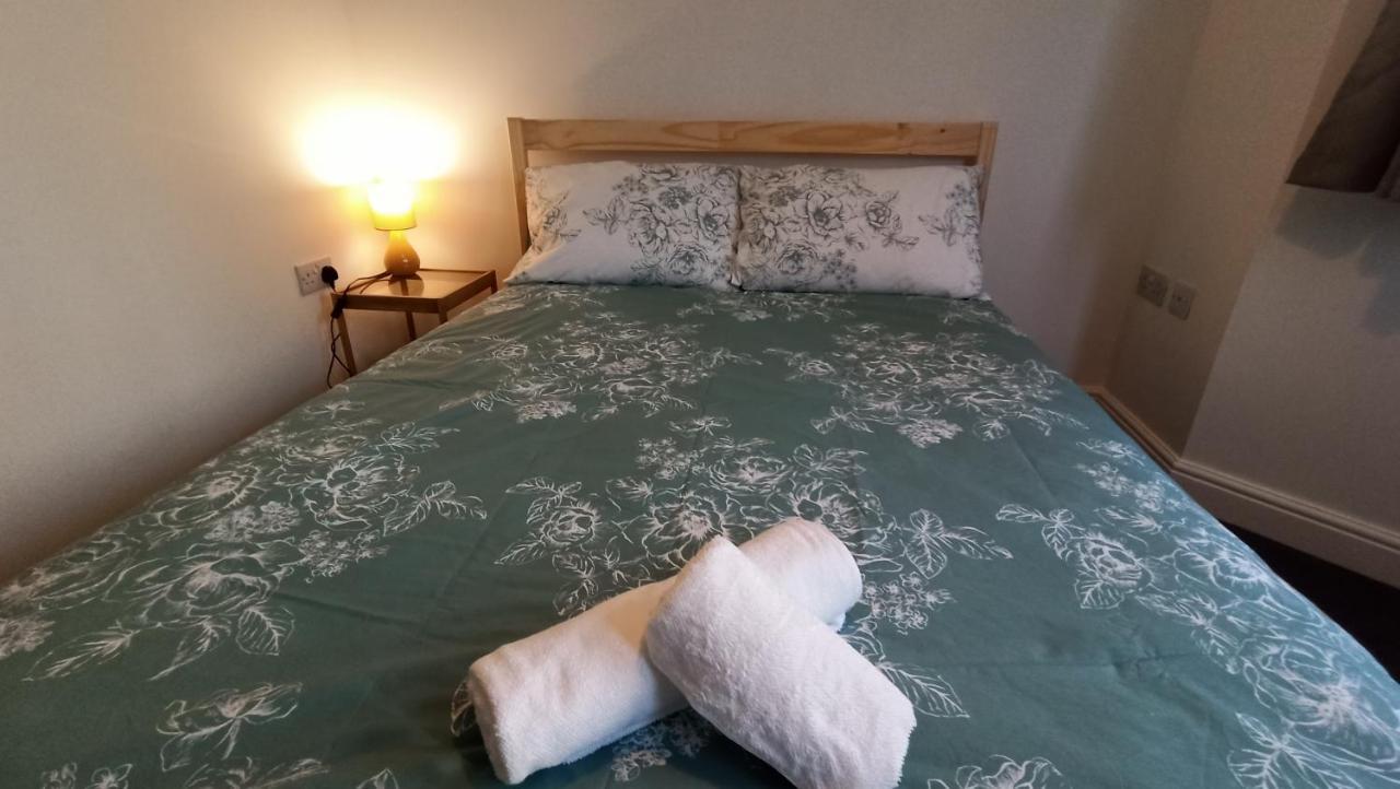 Bright, Chilled Ensuite Db Room In A Shared Flat! Лондон Екстериор снимка