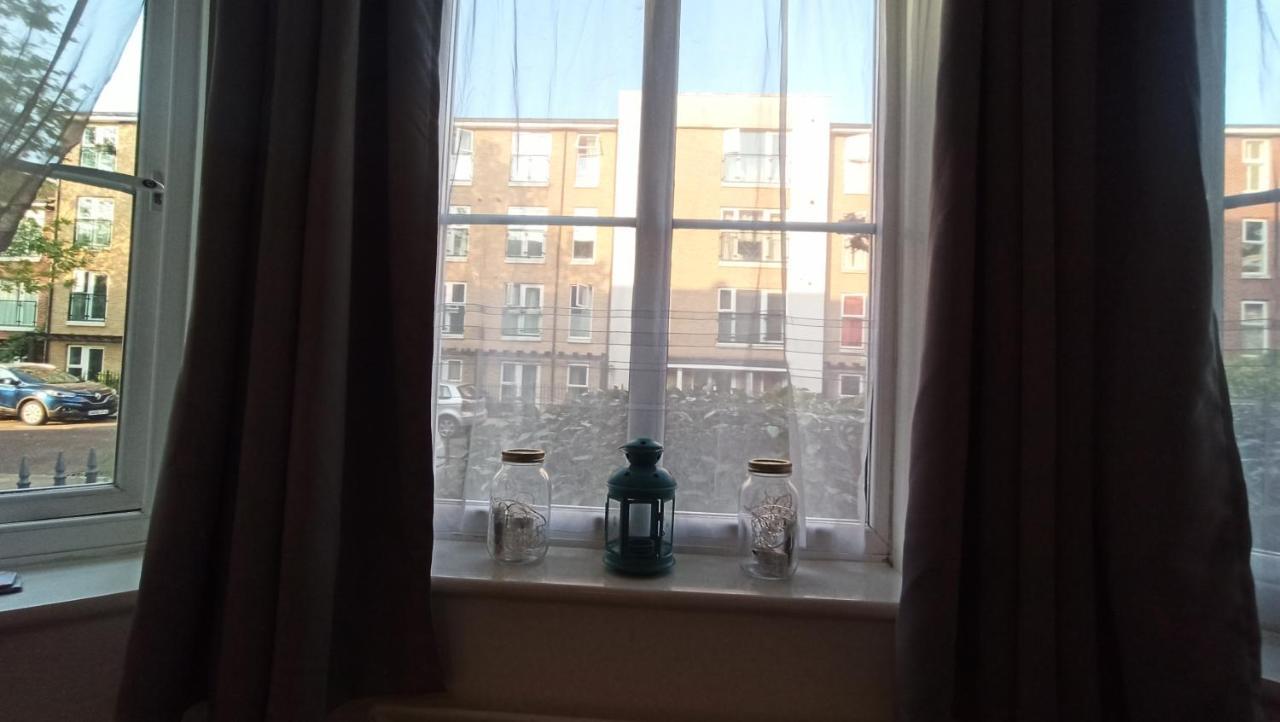 Bright, Chilled Ensuite Db Room In A Shared Flat! Лондон Екстериор снимка