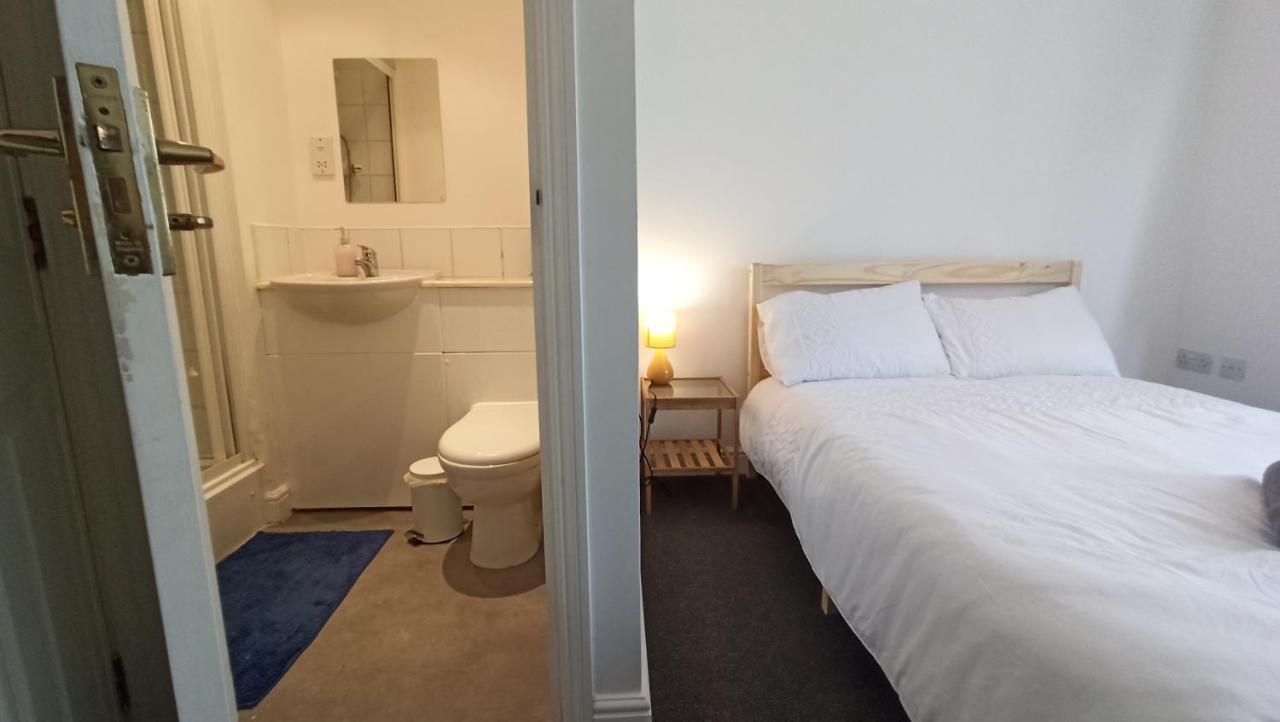Bright, Chilled Ensuite Db Room In A Shared Flat! Лондон Екстериор снимка