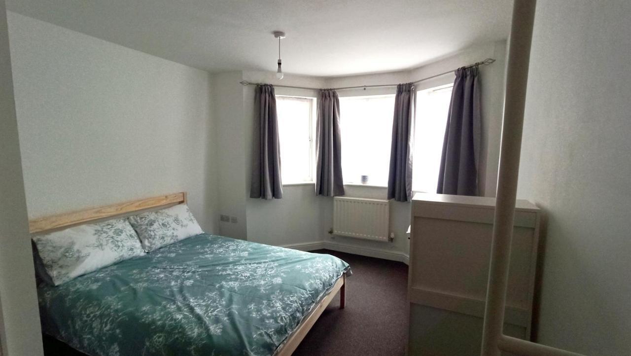 Bright, Chilled Ensuite Db Room In A Shared Flat! Лондон Екстериор снимка