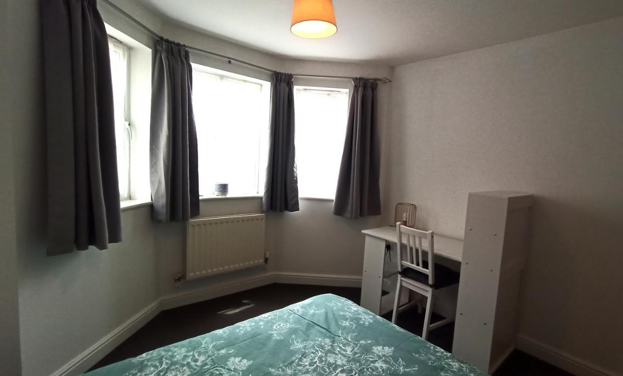 Bright, Chilled Ensuite Db Room In A Shared Flat! Лондон Екстериор снимка